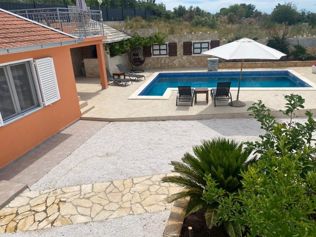 Holiday Home Cerim Trogir Exterior photo